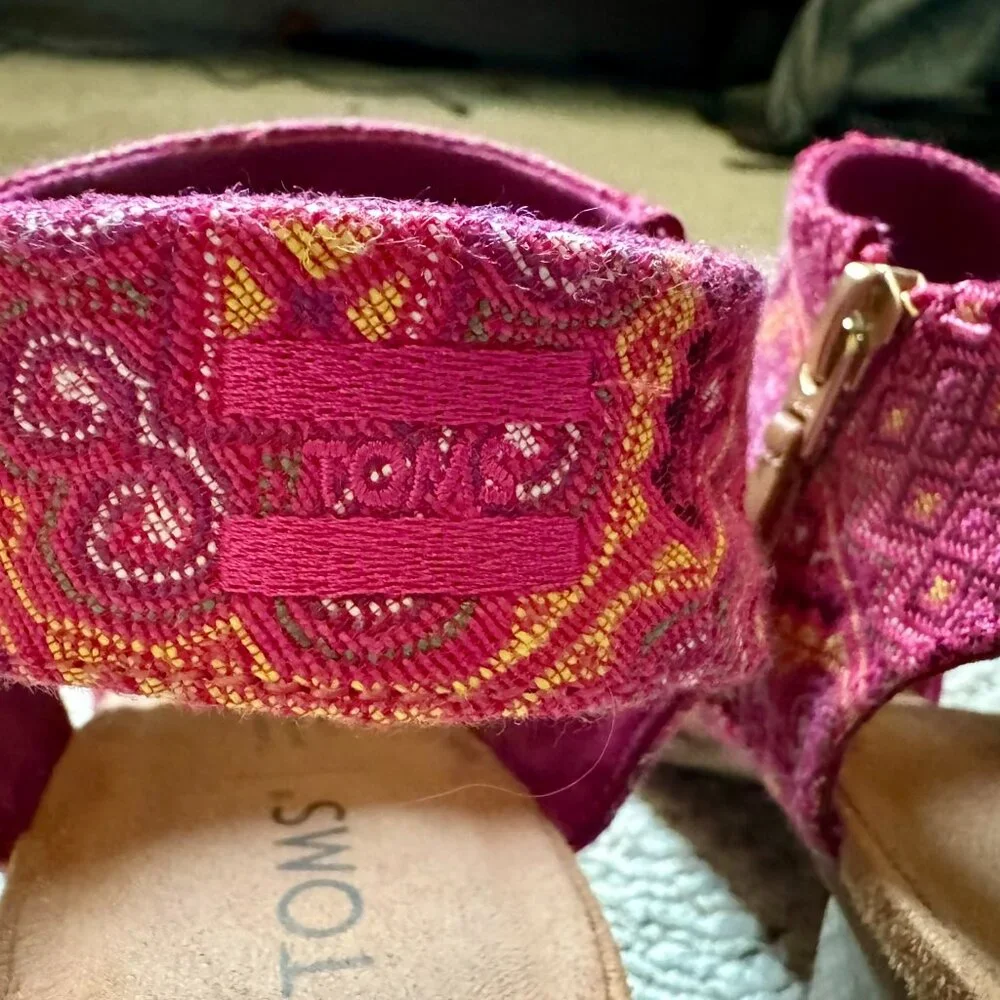 pink TOMS heeled peep-toes w/ zip closure & geometric pattern, women's size 6.5 - Picture 7 of 11